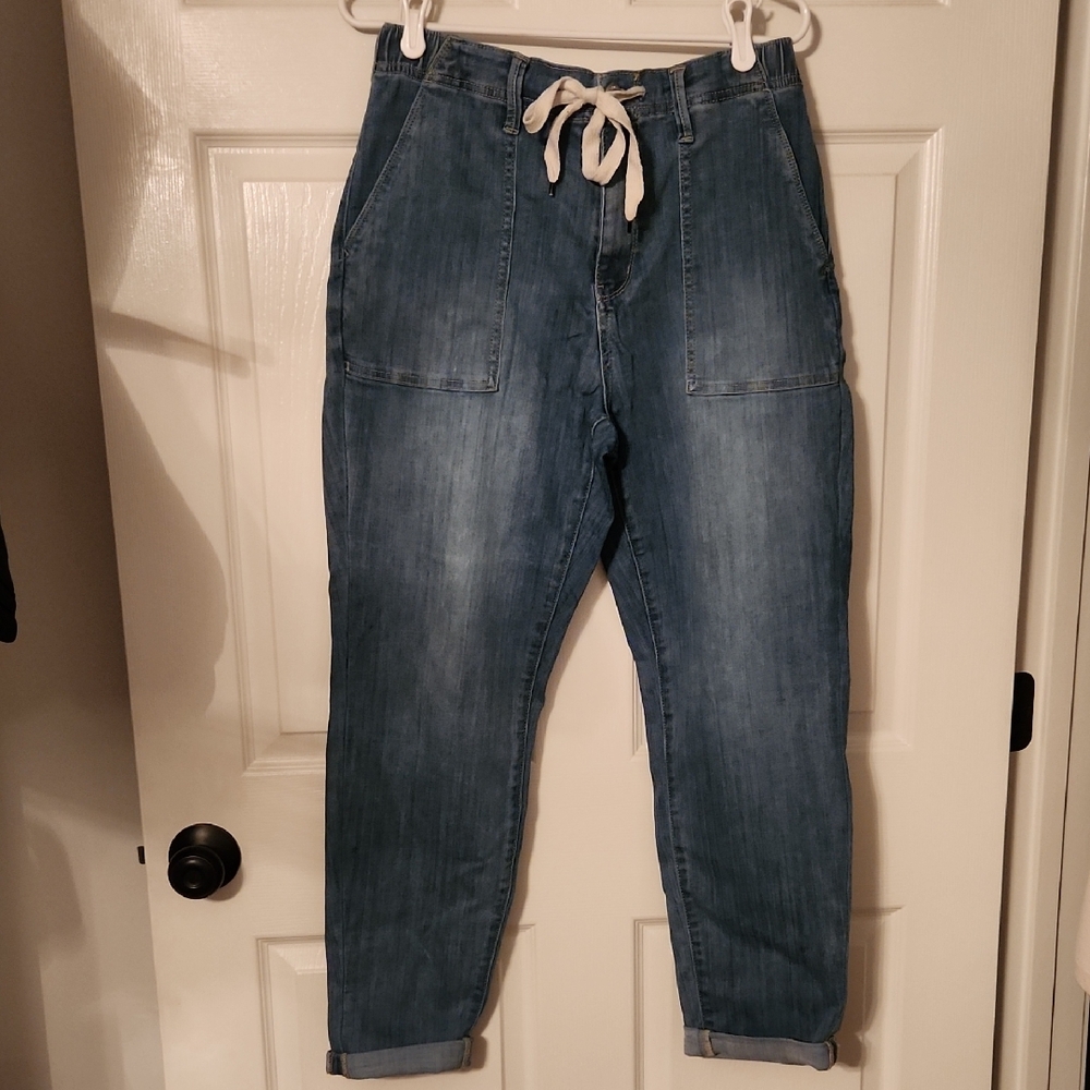Judy Blue, Blue Jogger Jeans with Timeless Style